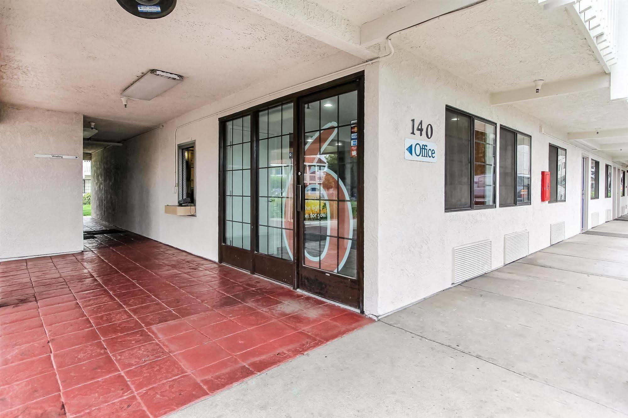 Motel 6-Salinas, Ca - North Monterey Area Εξωτερικό φωτογραφία